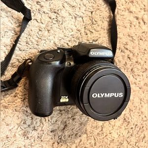 Olympus SP-570 UZ Bridge Camera 10.7 Megapixel 4.60 mm to 92 mm